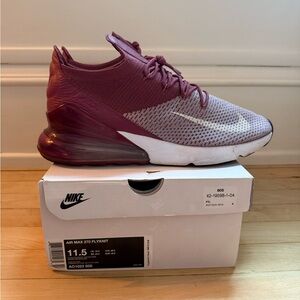 Nike Air Max 270 Flyknit Sneakers